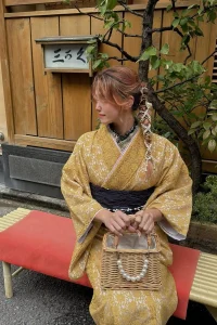 からし色のレース着物