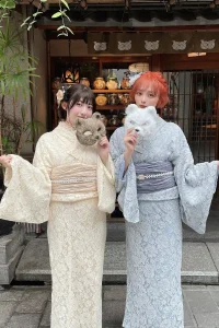 白と水色のかわいいレース着物で浅草散策
